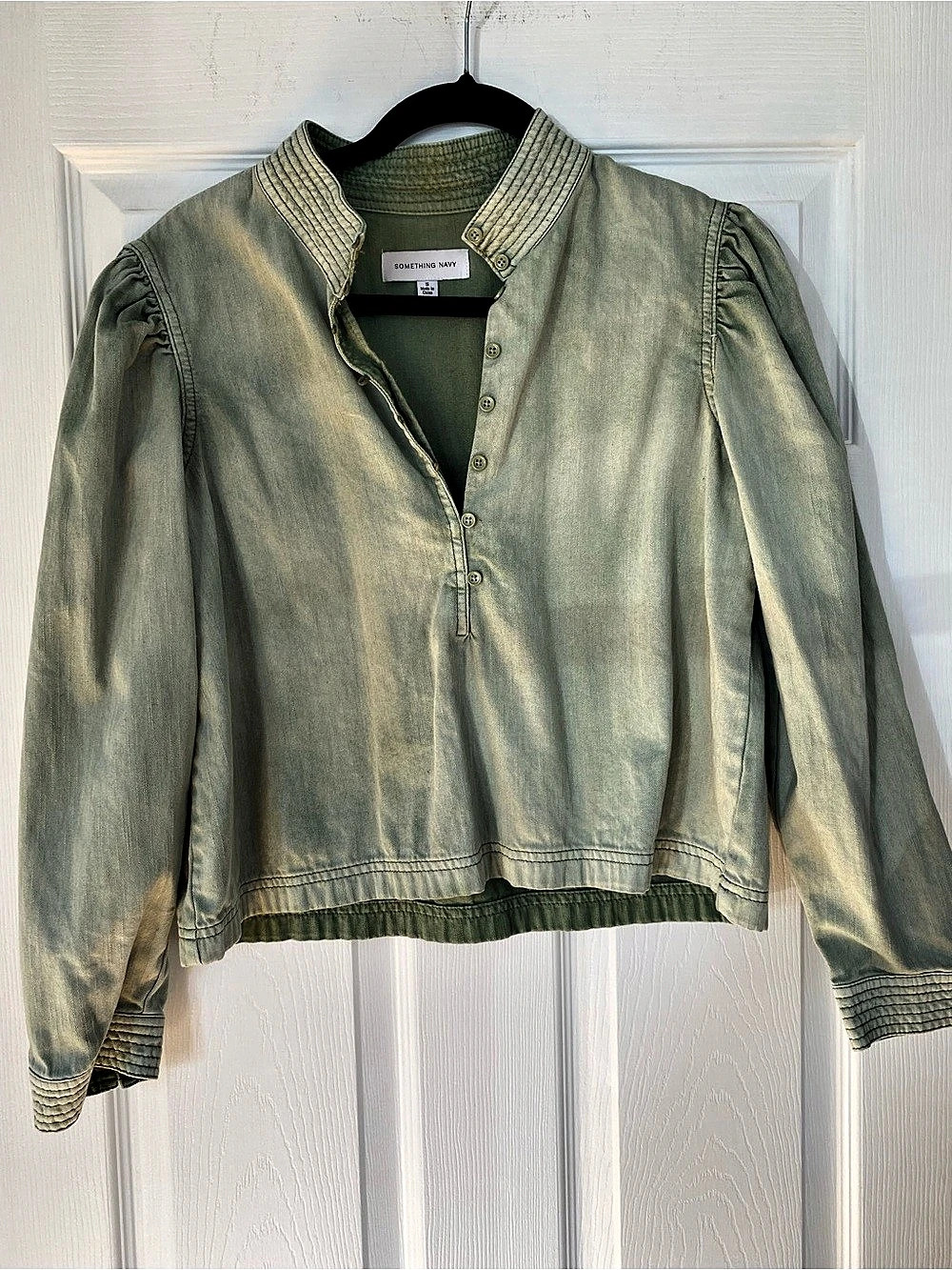 Something Navy Button Front Top in Green Size Small Nordstroms great condition